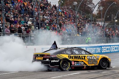 Bell Scores Victory At Martinsville, Claims First Championship 4 Berth