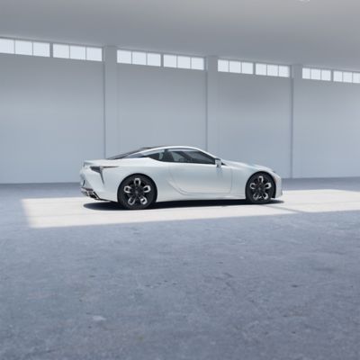 LEXUS LC500 21インチ ボディ色塗装 217カラー 4本セット 特別仕様車の域を超えた“激変”──新型レクサスLC500“EDGE”試乗