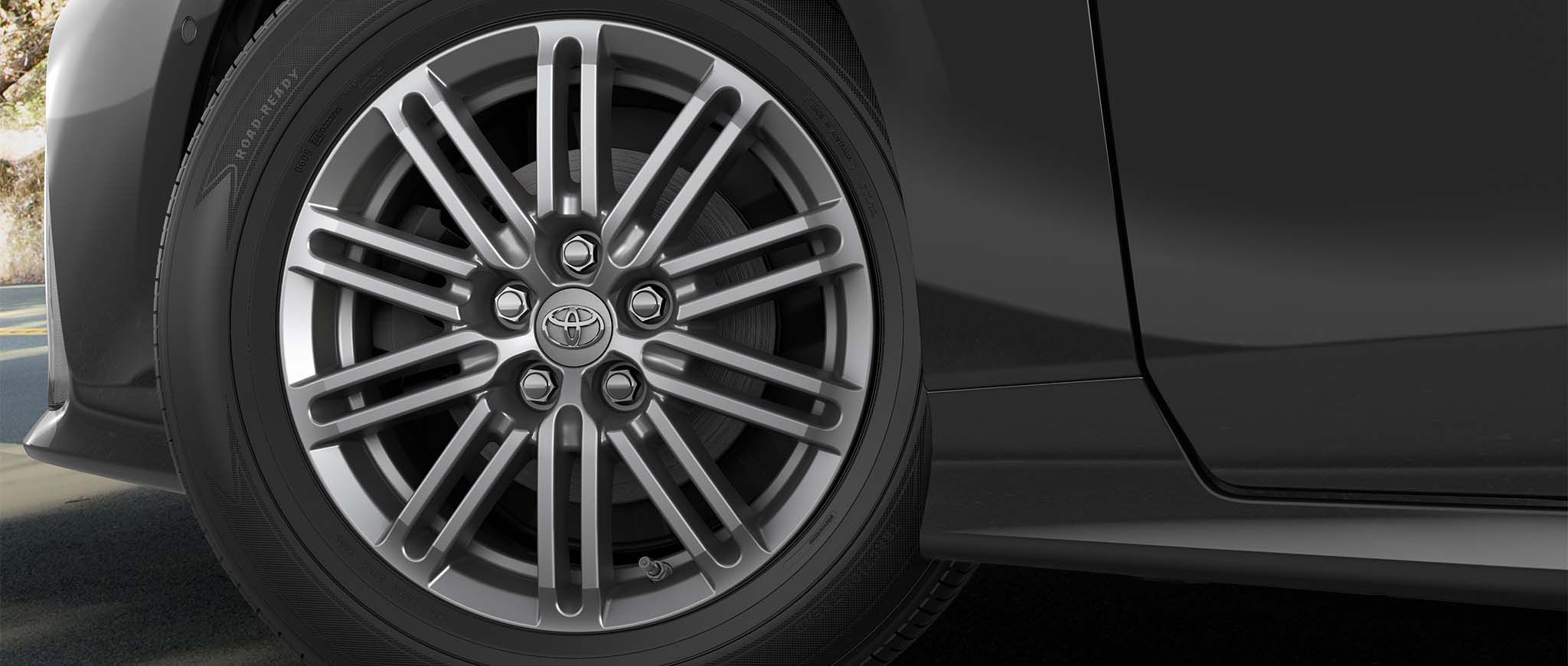 El neumático de un Toyota Prius Prime.