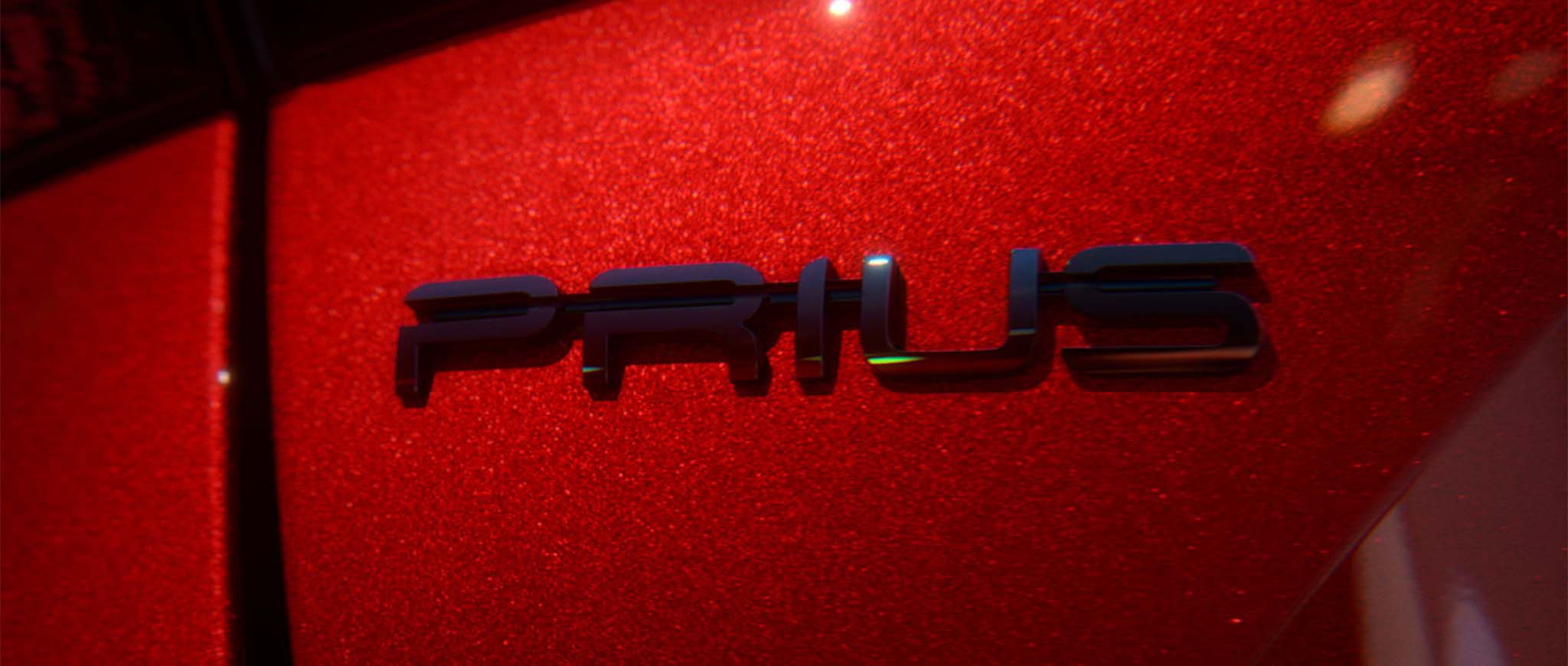 Una vista cercana del emblema exterior de un Toyota Prius.