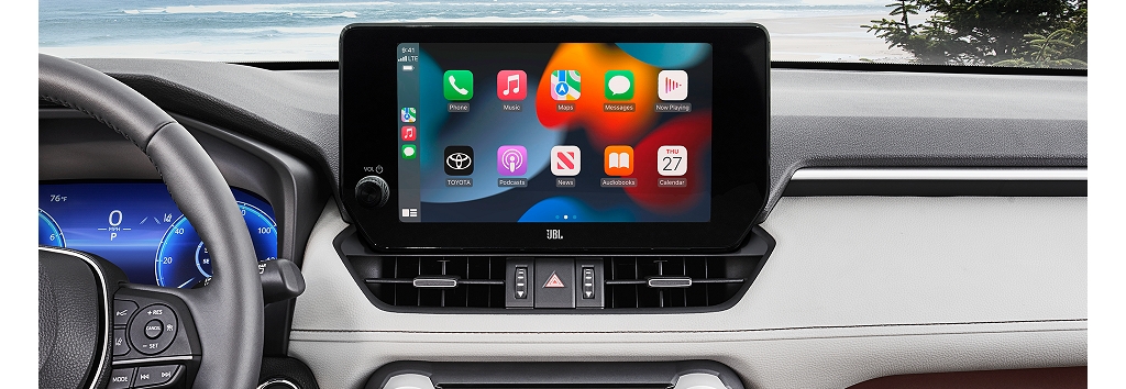 Las aplicaciones aparecen en una pantalla táctil visualizada desde el interior del vehículo.