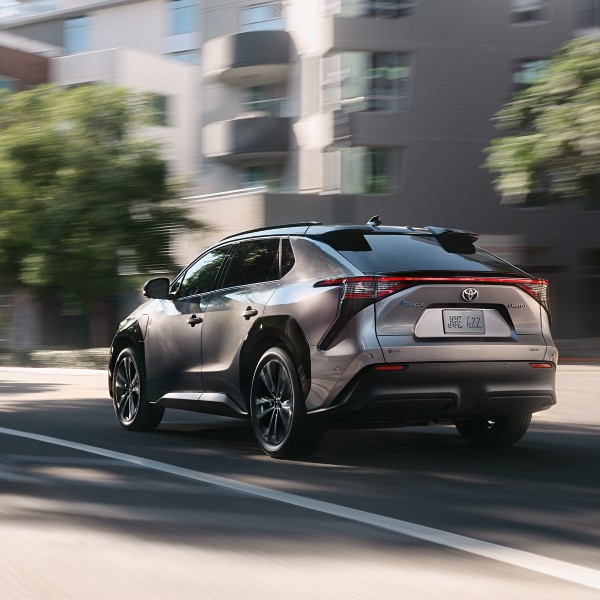 BZ4_MY24_0013_V001_1x1_IST1hadhliAIAN8AL