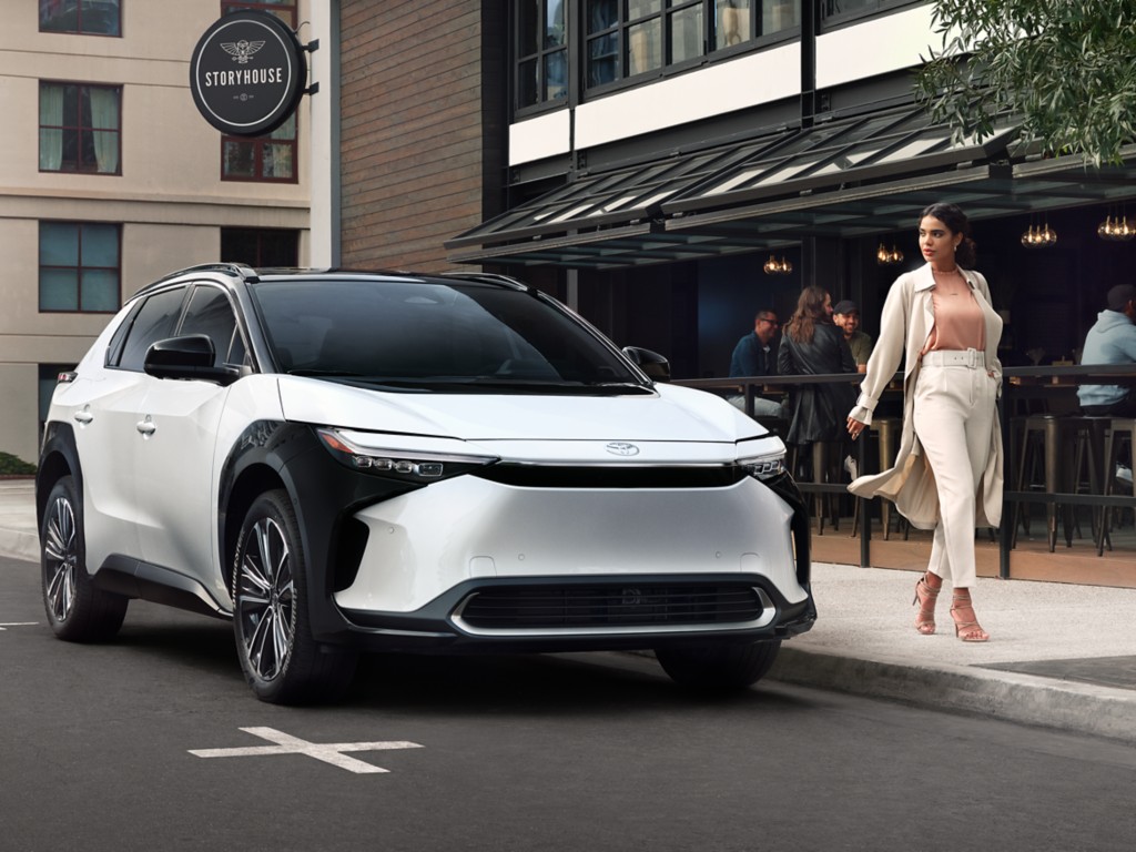 BZ4_MY24_0015_V001_43_iQL2D1kTO9UweV82r.