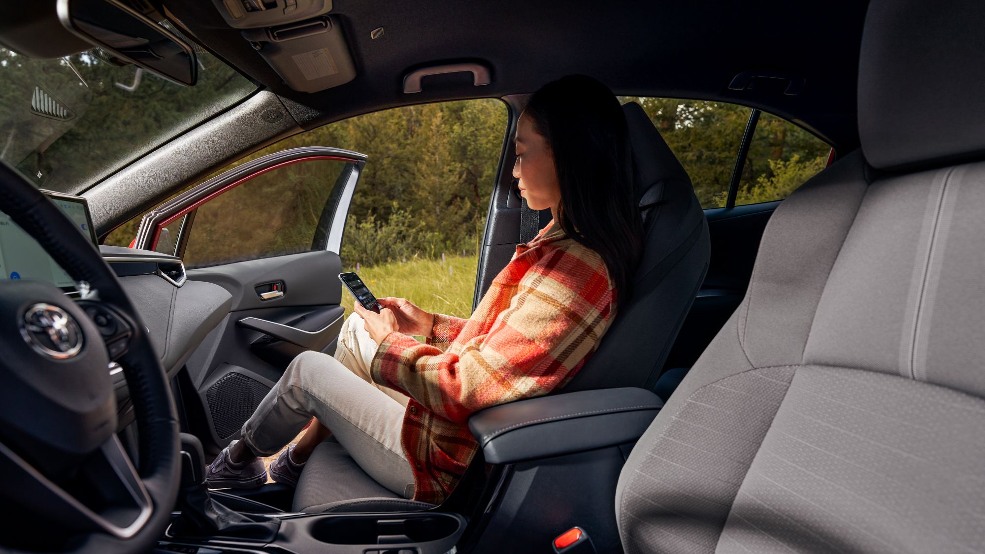 Hybrid SE AWD interior shown in Moonstone premium fabric trim.