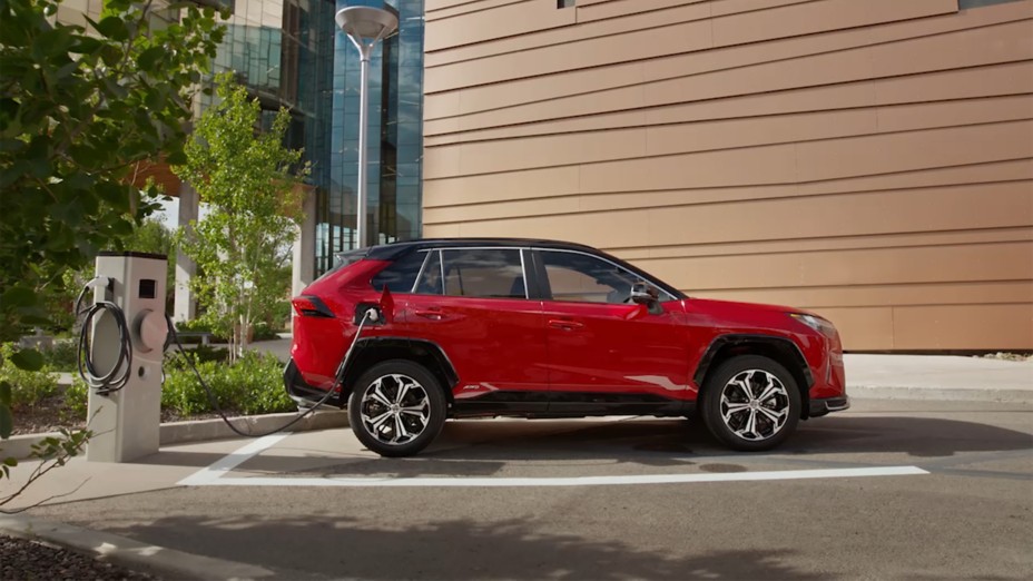 Rav4 plug in hybrid cena cheap
